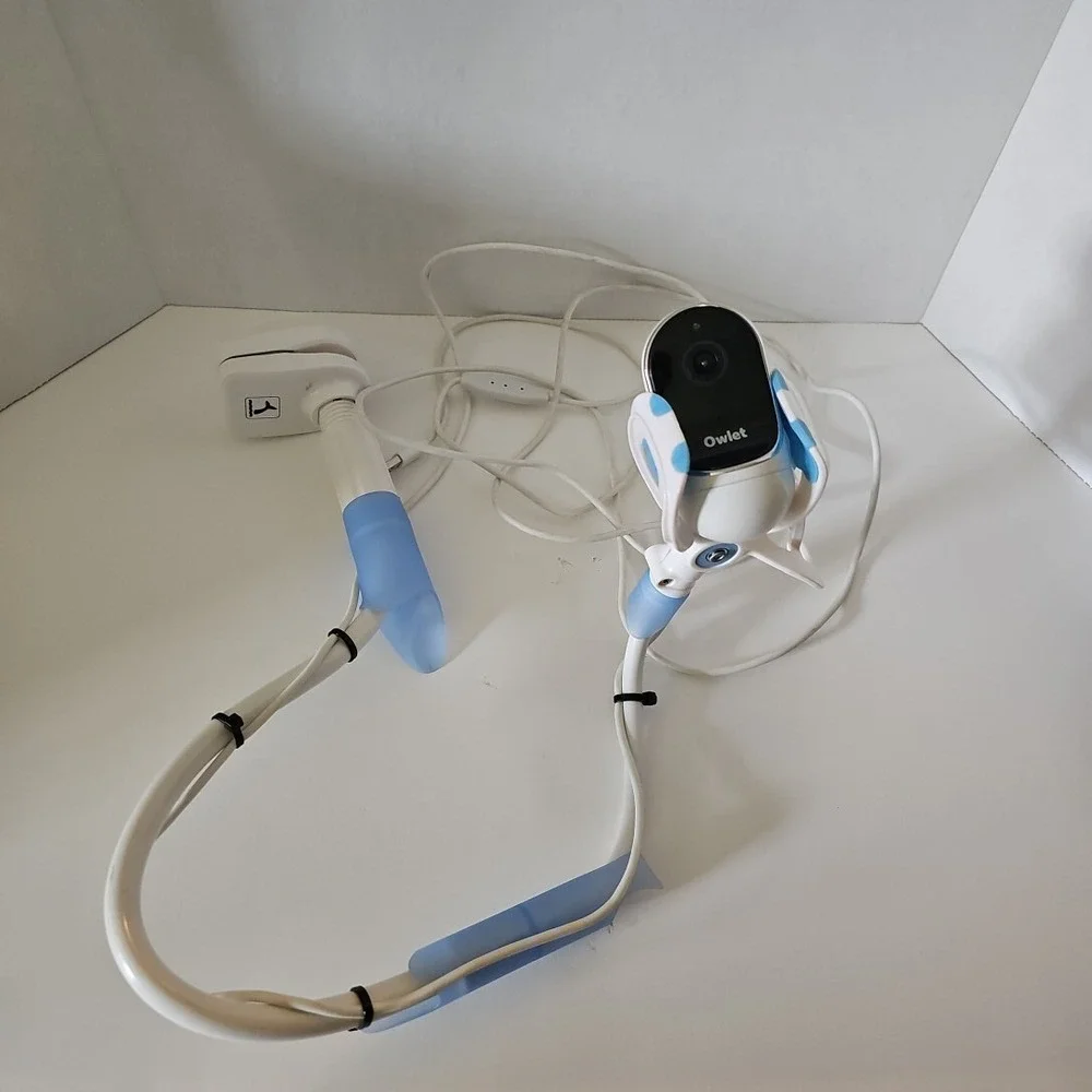 Owlet‎ baby monitor and holder